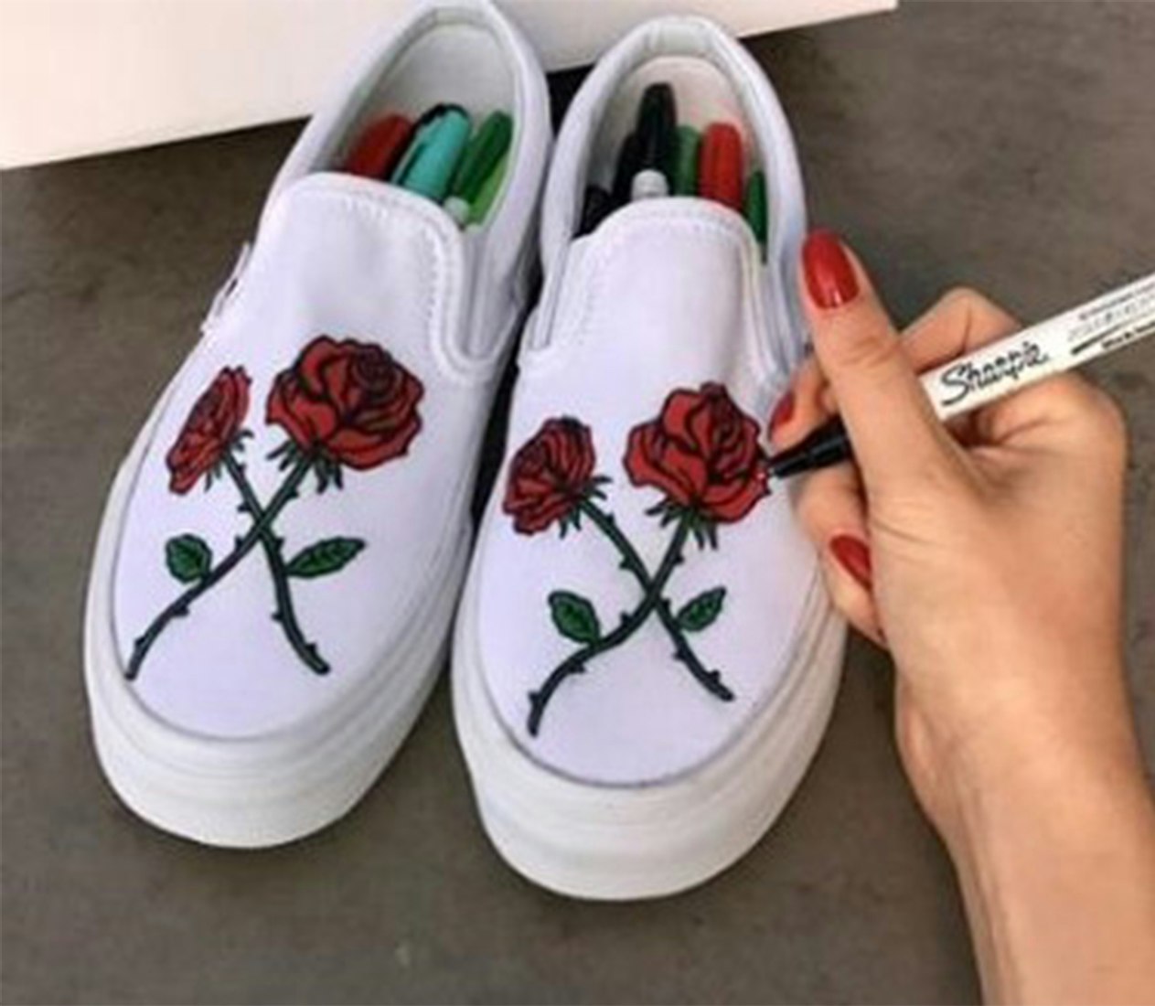 canvas-shoes-with-roses